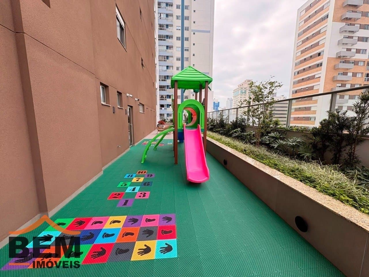 Apartamento para Locação com 3 quartos e 95m² no bairro Centro, em Itajaí - SC