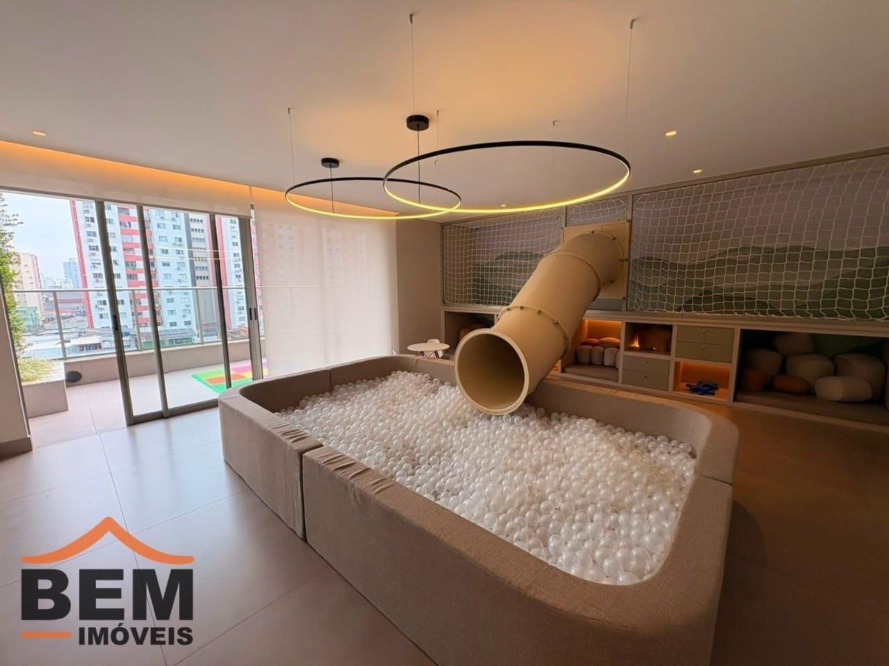 Apartamento para Locação com 3 quartos e 95m² no bairro Centro, em Itajaí - SC
