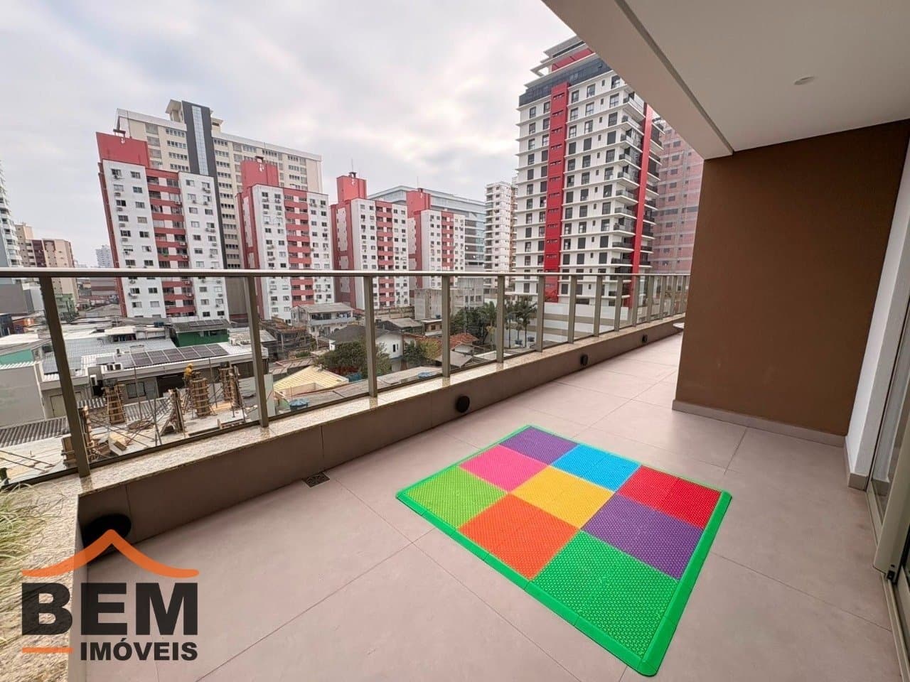 Apartamento para Locação com 3 quartos e 95m² no bairro Centro, em Itajaí - SC