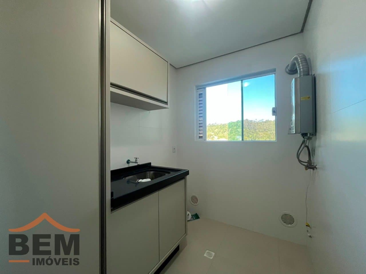 Apartamento para Locação com 3 quartos e 110m² no bairro Cabeçudas, em Itajaí - SC