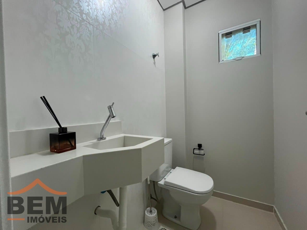 Apartamento para Locação com 3 quartos e 110m² no bairro Cabeçudas, em Itajaí - SC