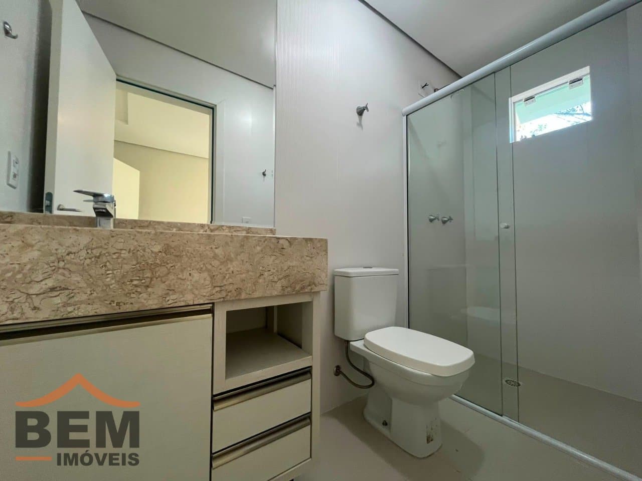Apartamento para Locação com 3 quartos e 110m² no bairro Cabeçudas, em Itajaí - SC
