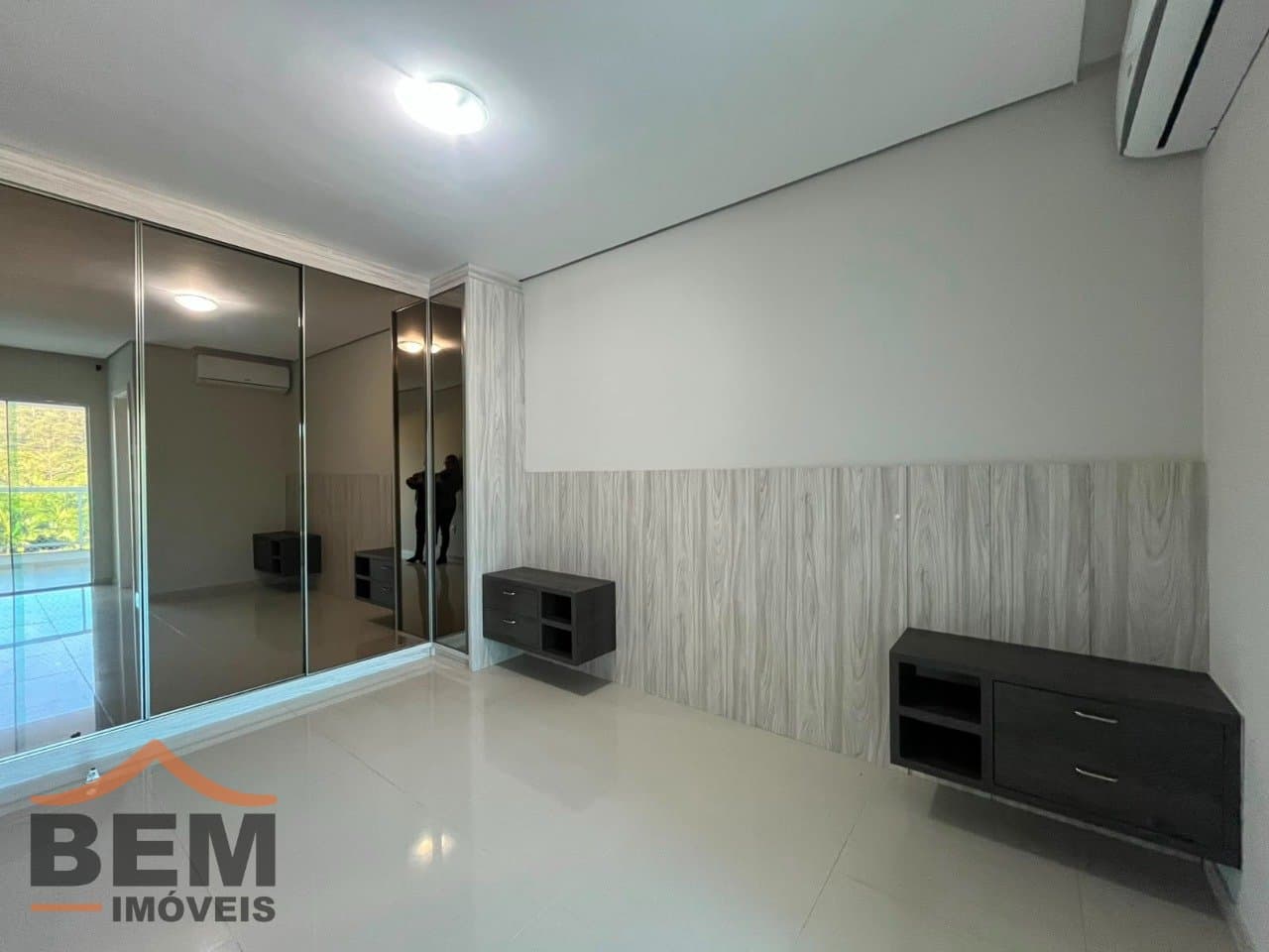 Apartamento para Locação com 3 quartos e 110m² no bairro Cabeçudas, em Itajaí - SC