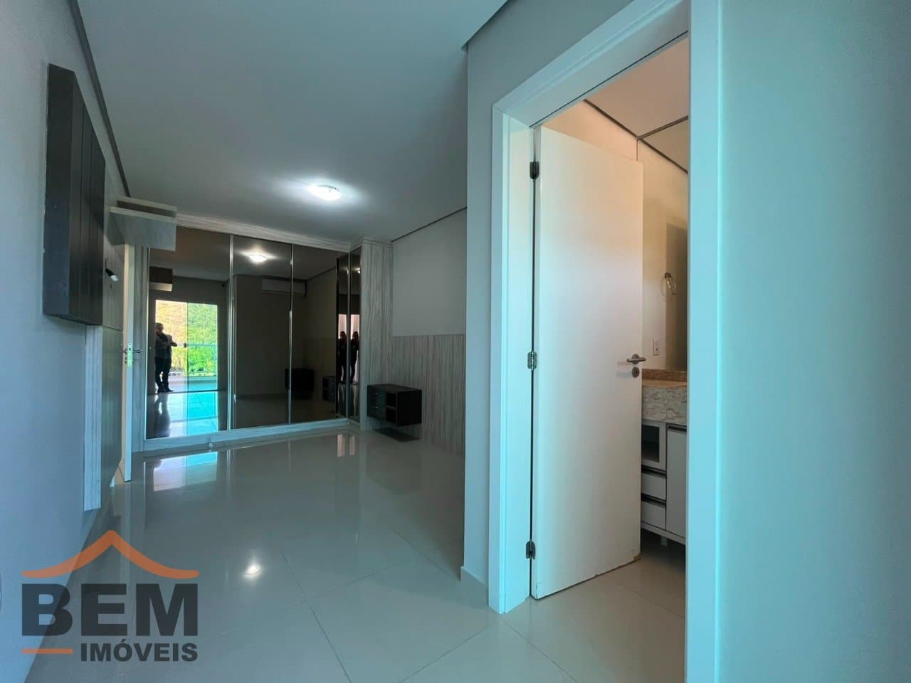 Apartamento para Locação com 3 quartos e 110m² no bairro Cabeçudas, em Itajaí - SC