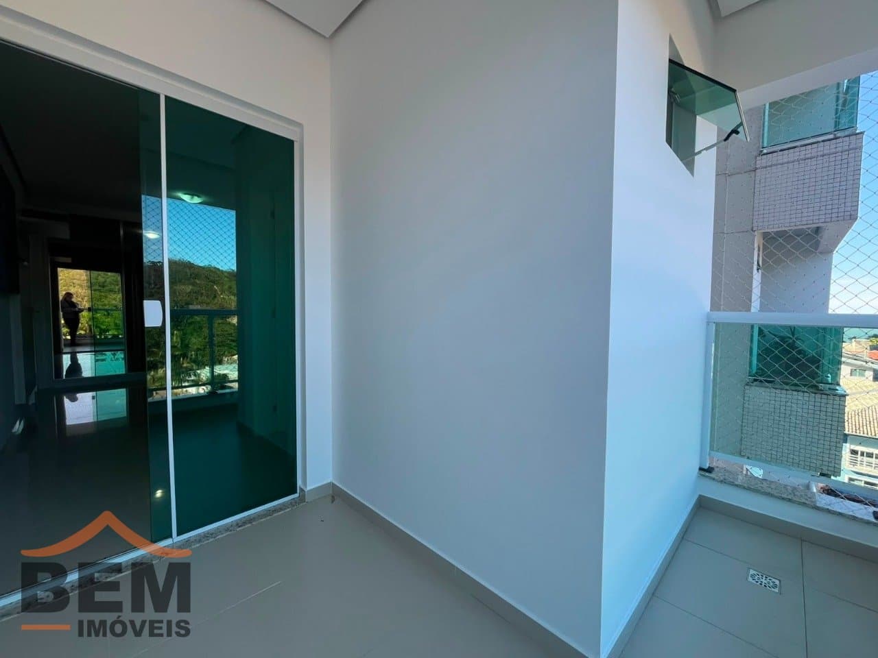 Apartamento para Locação com 3 quartos e 110m² no bairro Cabeçudas, em Itajaí - SC
