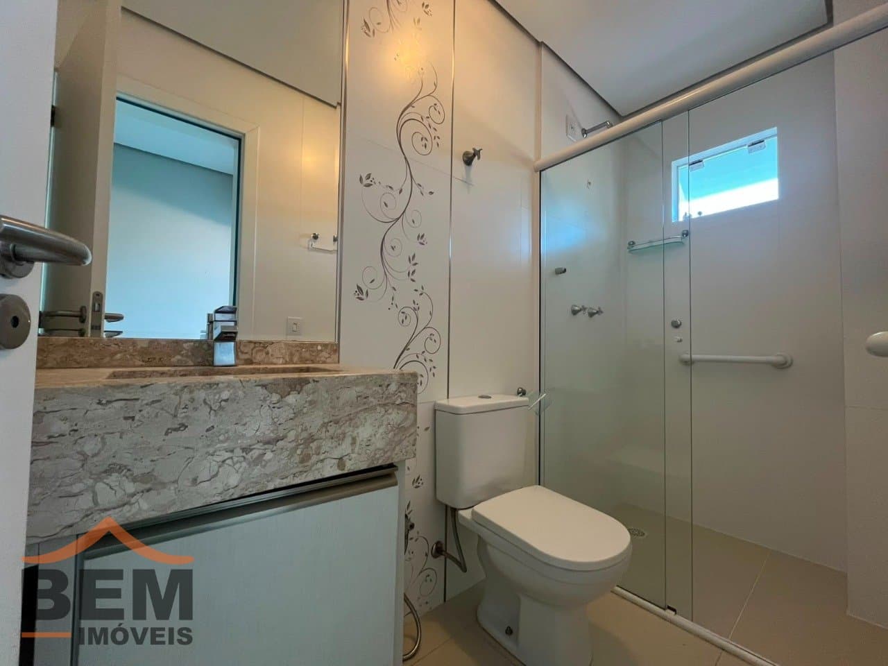 Apartamento para Locação com 3 quartos e 110m² no bairro Cabeçudas, em Itajaí - SC