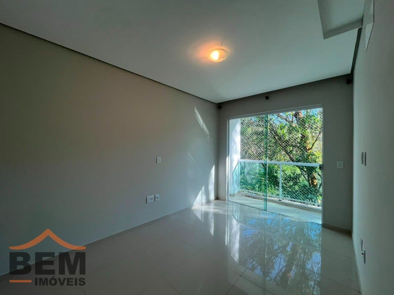 Apartamento para Locação com 3 quartos e 110m² no bairro Cabeçudas, em Itajaí - SC
