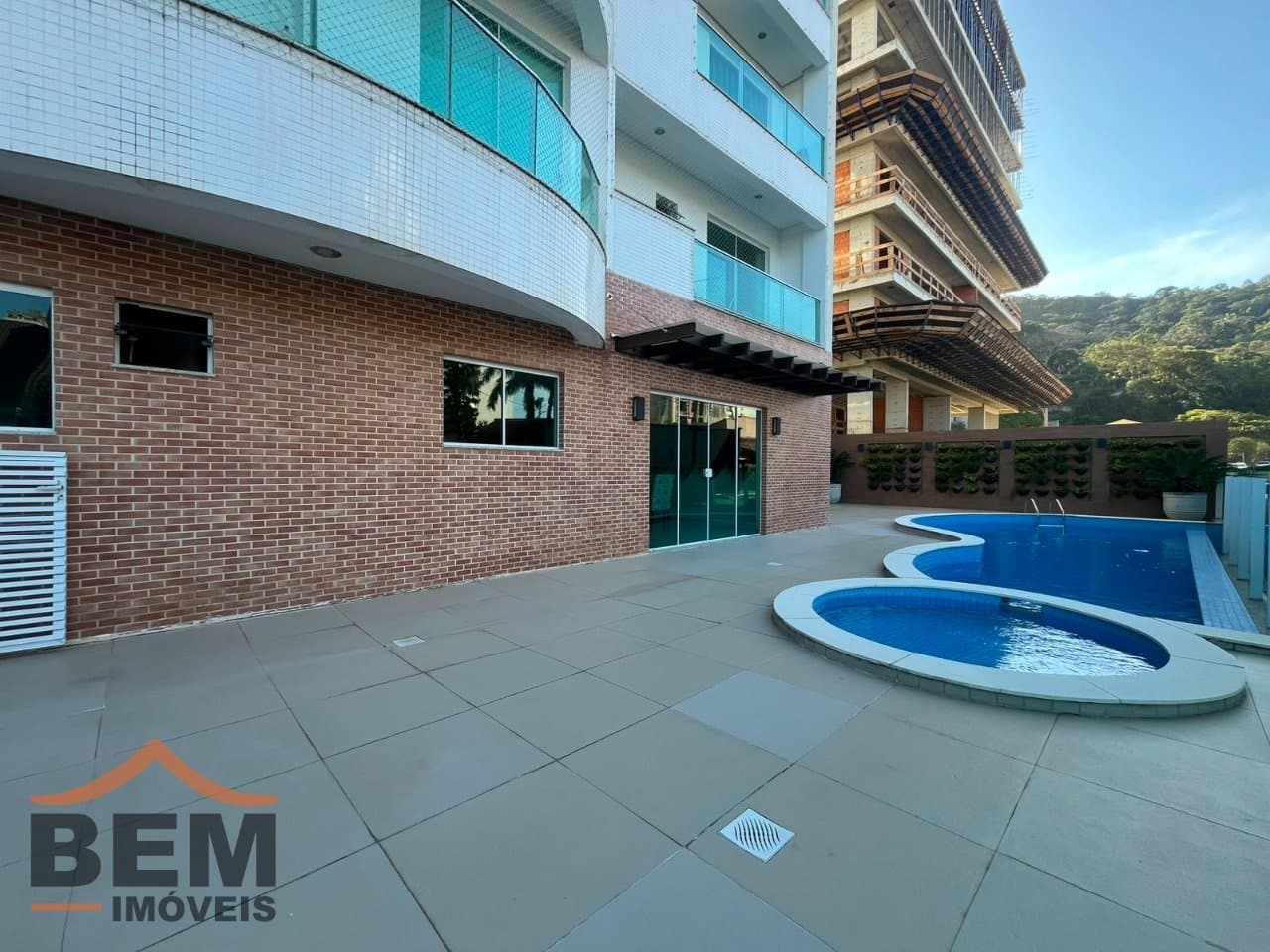 Apartamento para Locação com 3 quartos e 110m² no bairro Cabeçudas, em Itajaí - SC