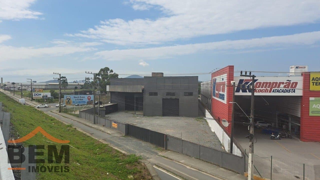 Galpão para alugar com 2.000 m² no bairro São Domingos, em Navegantes.