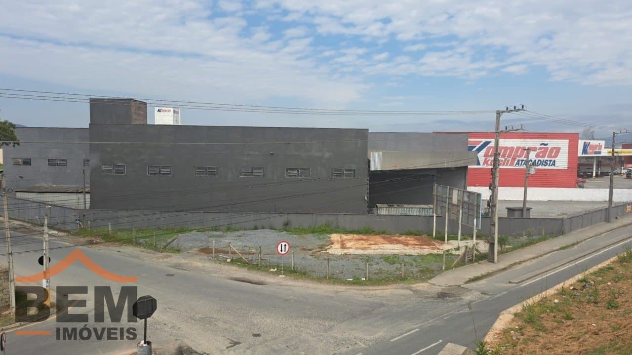 Galpão para alugar com 2.000 m² no bairro São Domingos, em Navegantes.