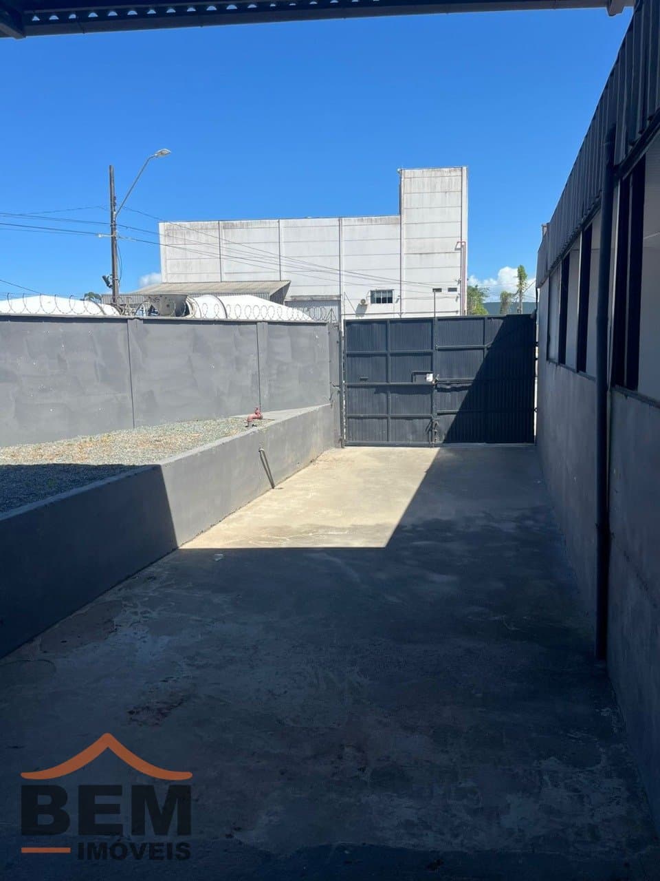 Galpão para alugar com 2.000 m² no bairro São Domingos, em Navegantes.