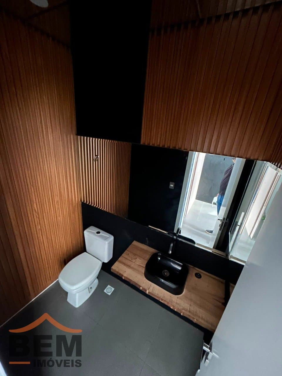 Sala Comercial para Locação com 110m² no bairro Centro, em Balneário Camboriú - SC