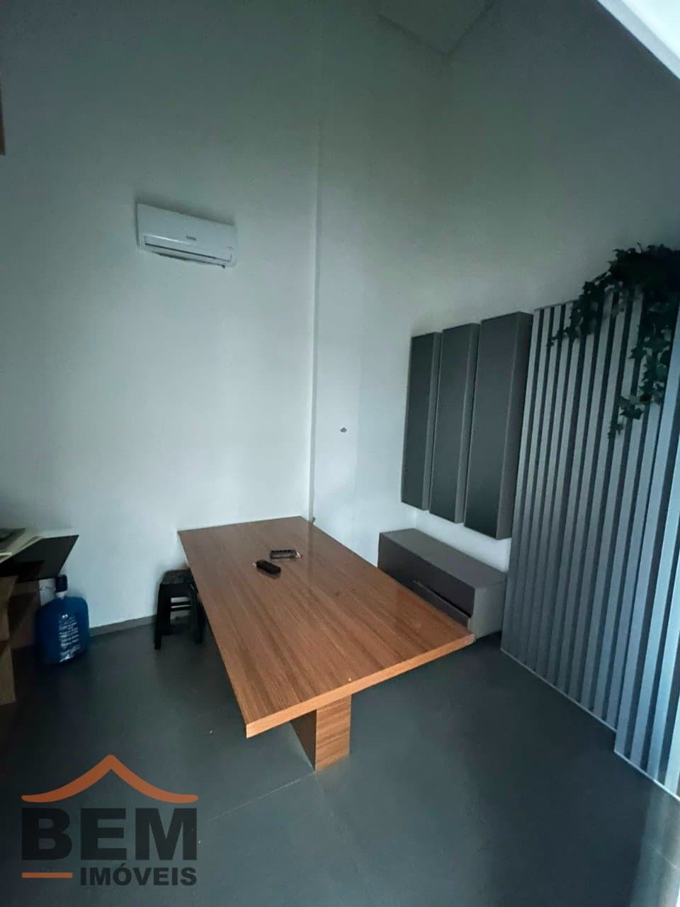 Sala Comercial para Locação com 110m² no bairro Centro, em Balneário Camboriú - SC