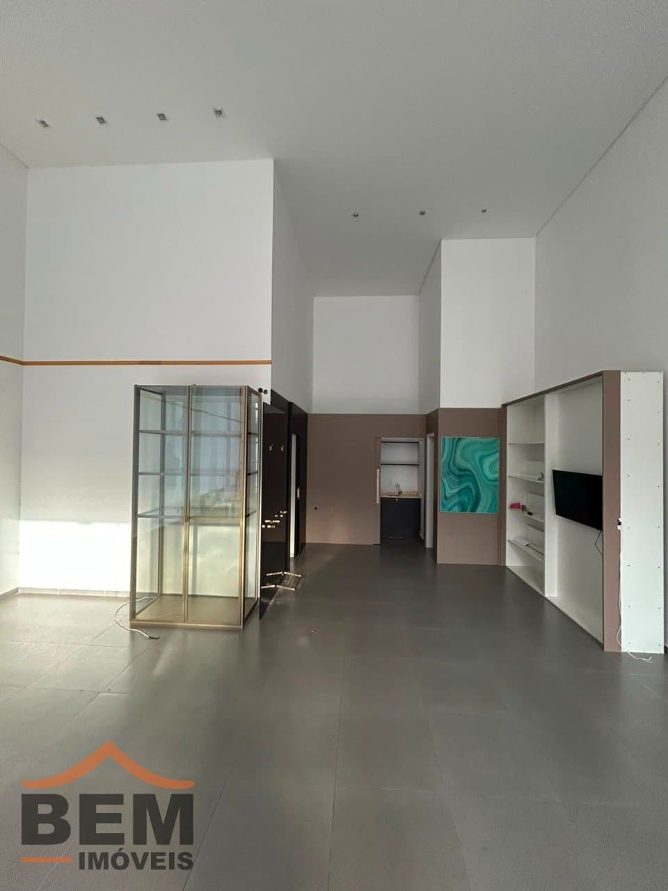 Sala Comercial para Locação com 110m² no bairro Centro, em Balneário Camboriú - SC