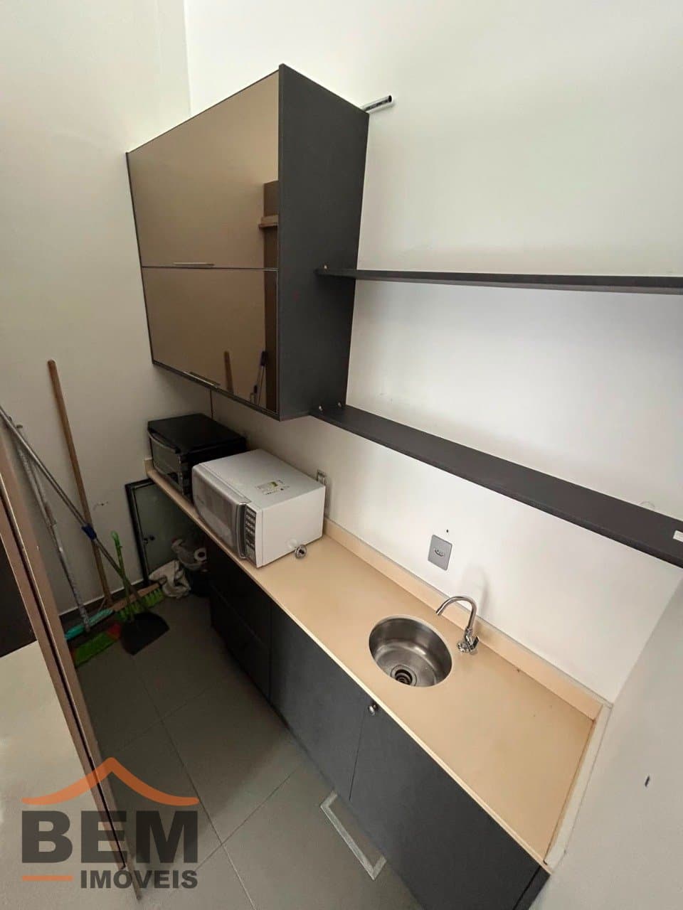 Sala Comercial para Locação com 110m² no bairro Centro, em Balneário Camboriú - SC