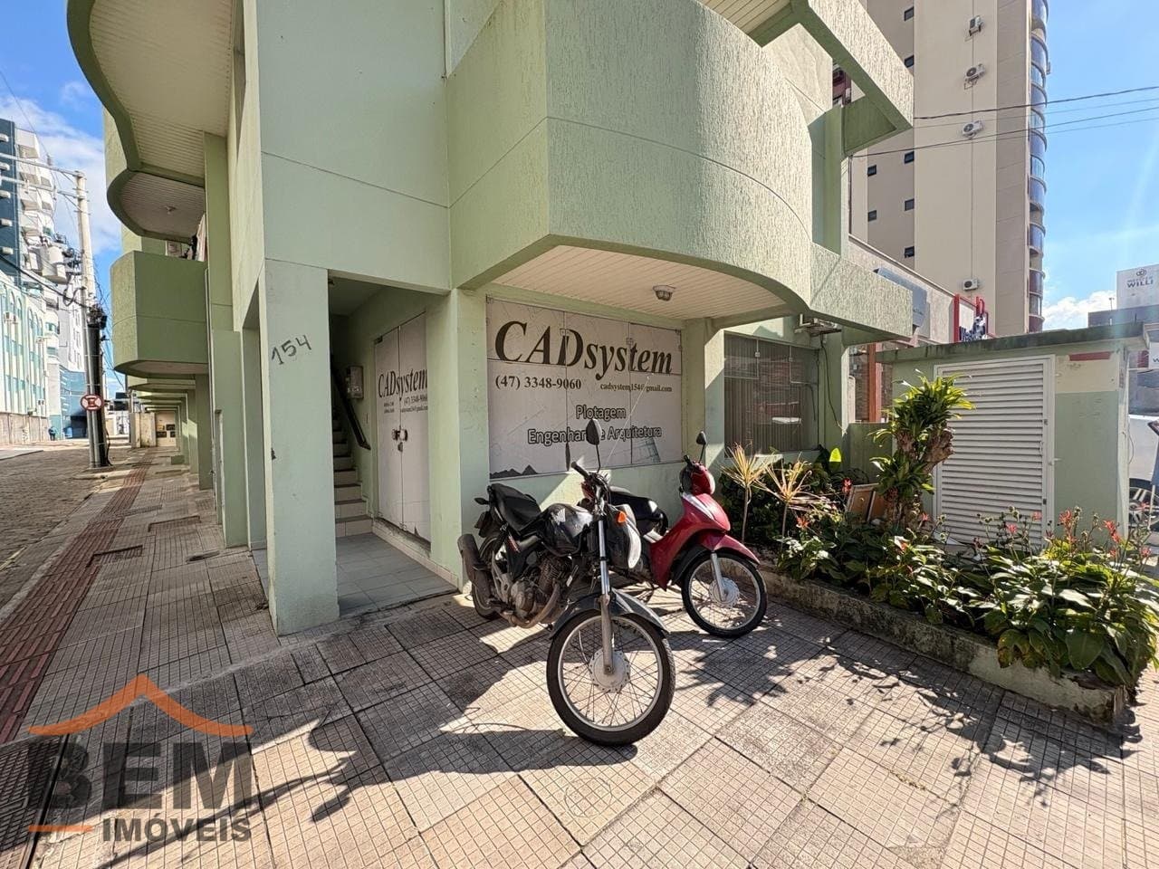 Sala comercial para alugar com 60 m² no Centro de Itajaí.