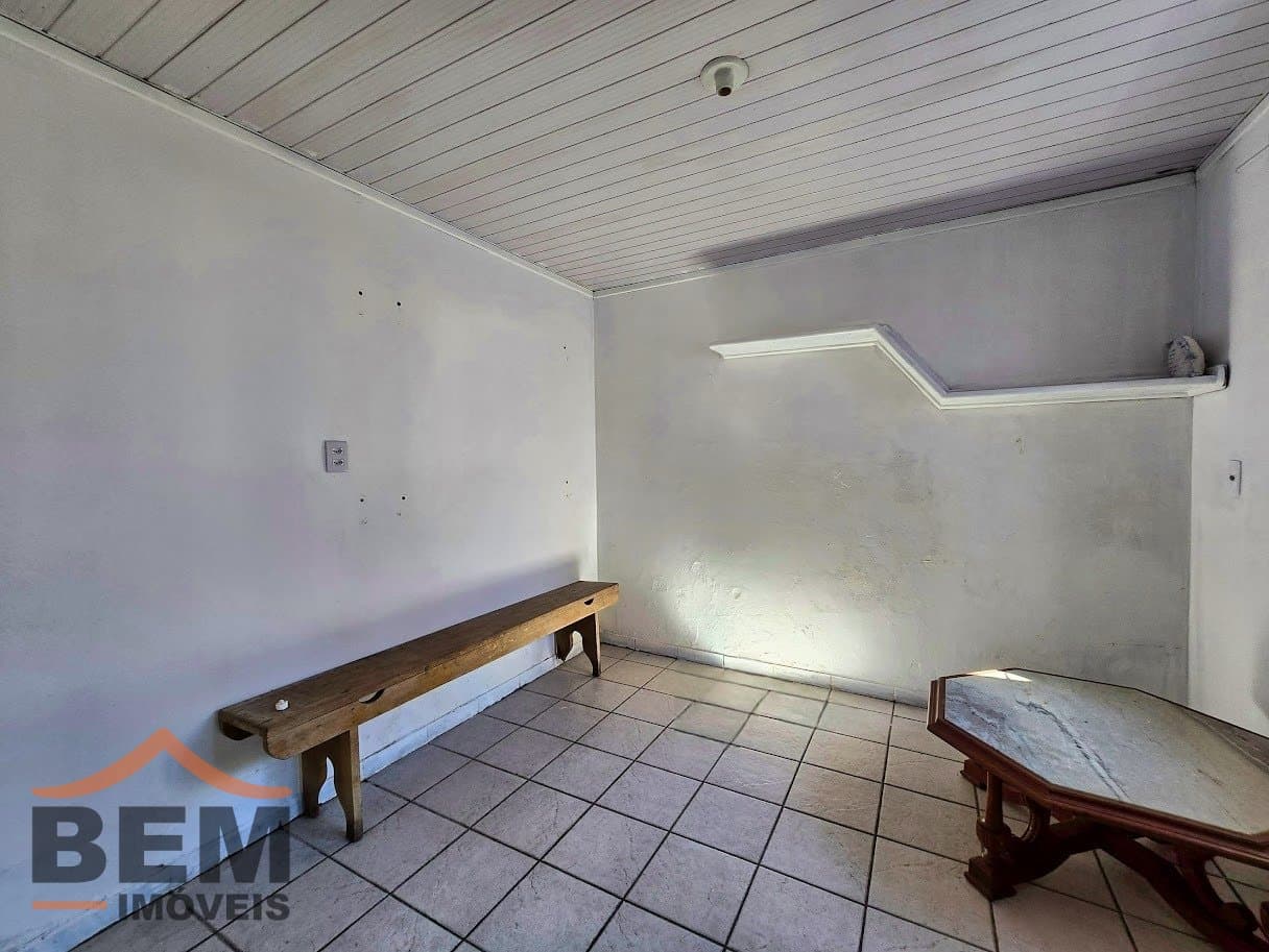 Casa com amplo terreno de 600mts para venda no bairro São Vicente em Itajaí, com 180m² e 4 quartos