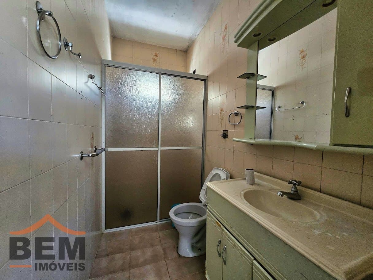 Casa com amplo terreno de 600mts para venda no bairro São Vicente em Itajaí, com 180m² e 4 quartos