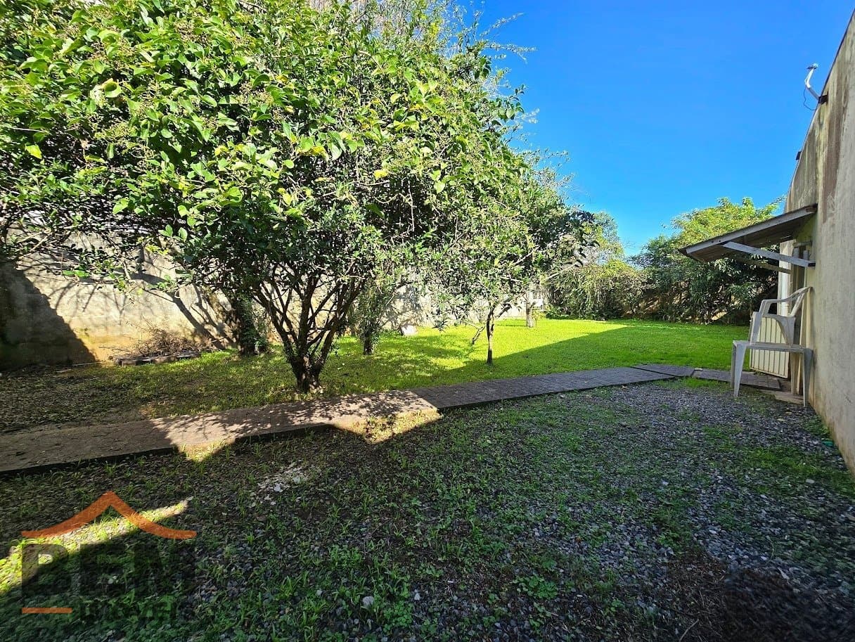 Casa com amplo terreno de 600mts para venda no bairro São Vicente em Itajaí, com 180m² e 4 quartos