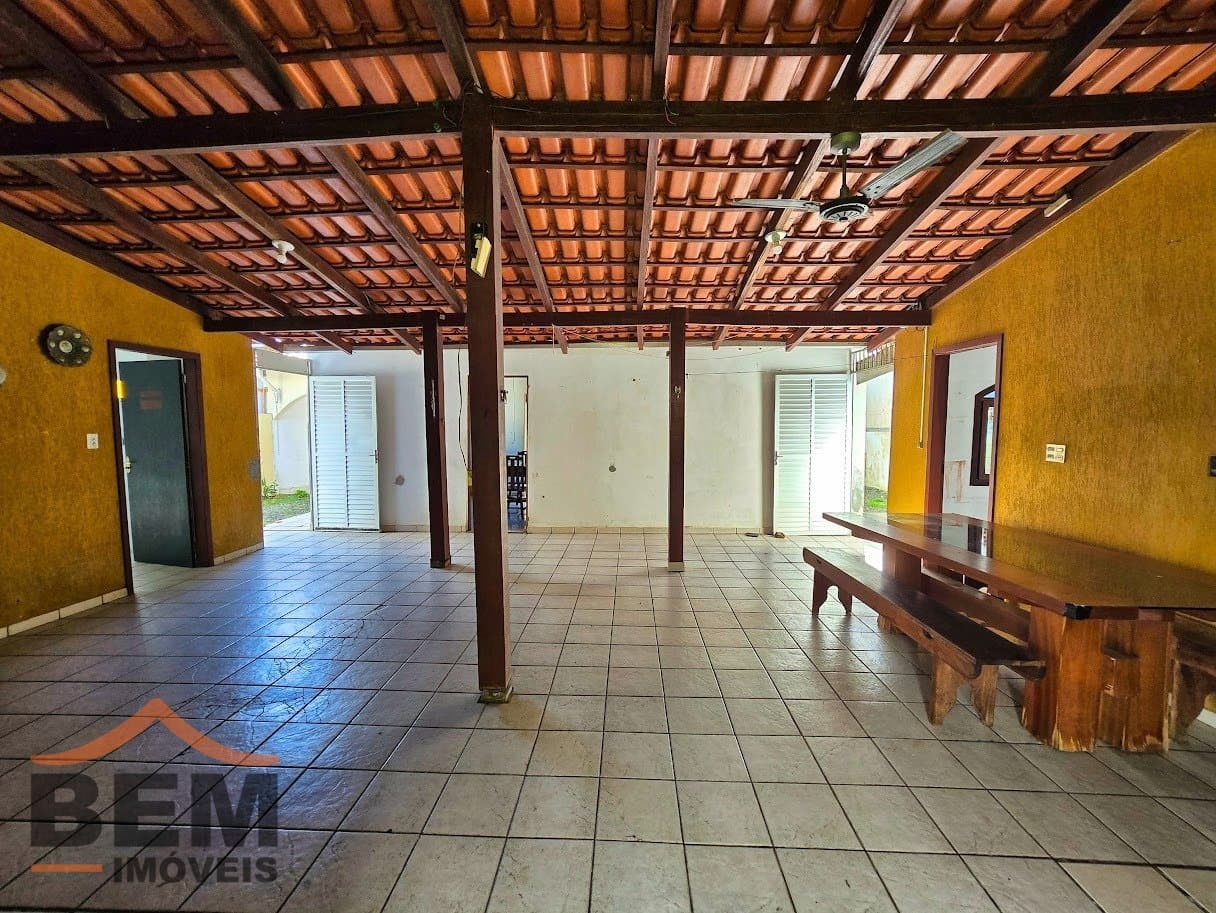 Casa com amplo terreno de 600mts para venda no bairro São Vicente em Itajaí, com 180m² e 4 quartos