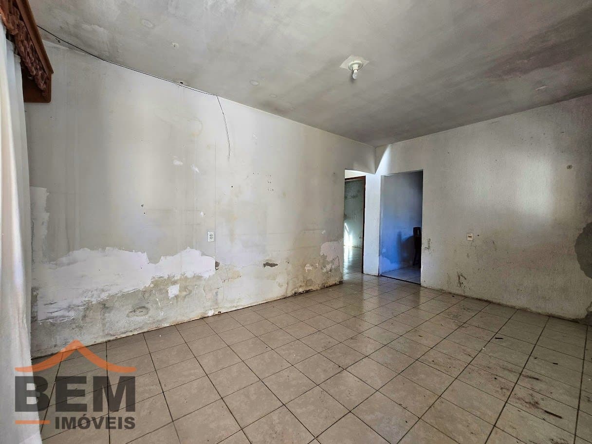 Casa com amplo terreno de 600mts para venda no bairro São Vicente em Itajaí, com 180m² e 4 quartos