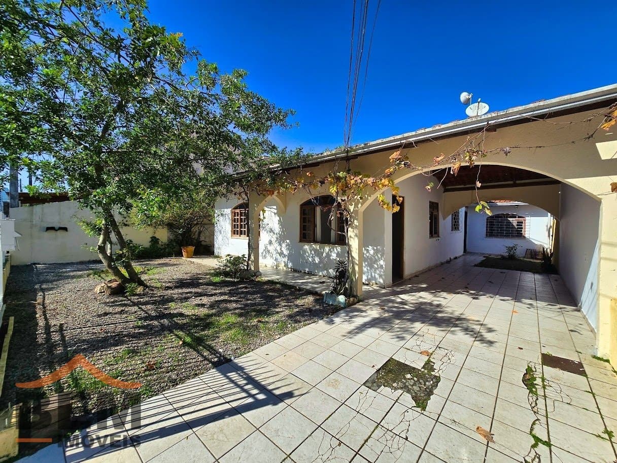 Casa com amplo terreno de 600mts para venda no bairro São Vicente em Itajaí, com 180m² e 4 quartos