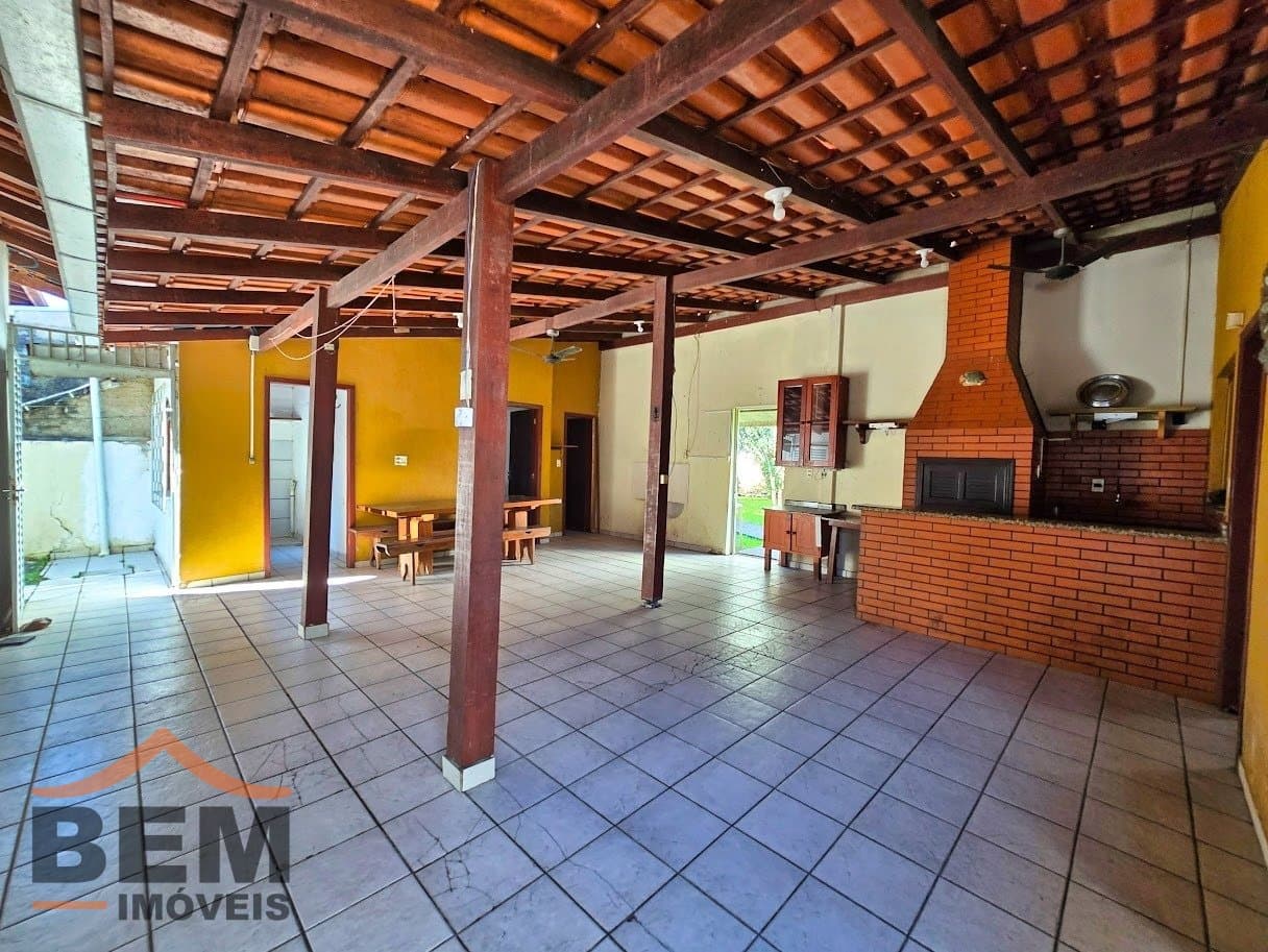 Casa com amplo terreno de 600mts para venda no bairro São Vicente em Itajaí, com 180m² e 4 quartos