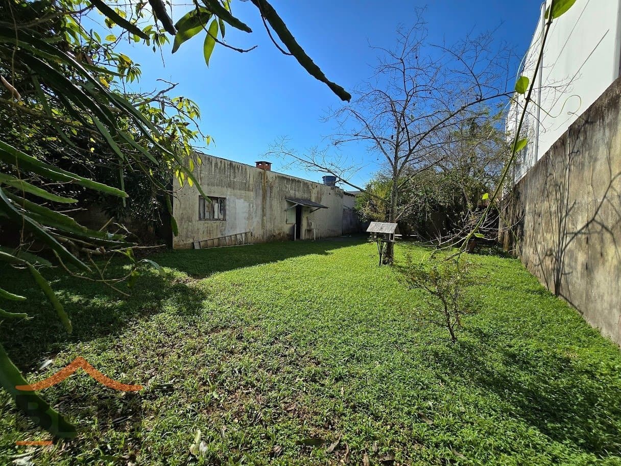 Casa com amplo terreno de 600mts para venda no bairro São Vicente em Itajaí, com 180m² e 4 quartos