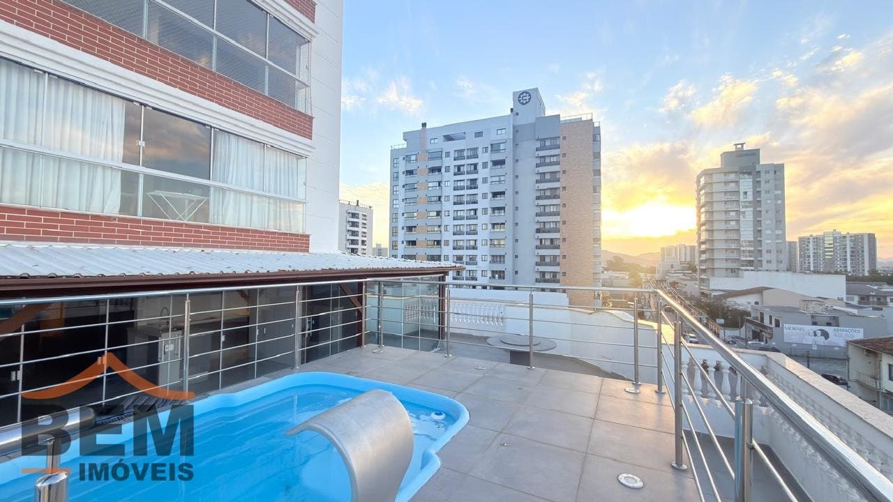 Apartamento Garden para venda no bairro São João em Itajaí, com 248m²,  com 2 dormitórios, sendo 1 suite, mobiliado e com acabamentos de alto padrão