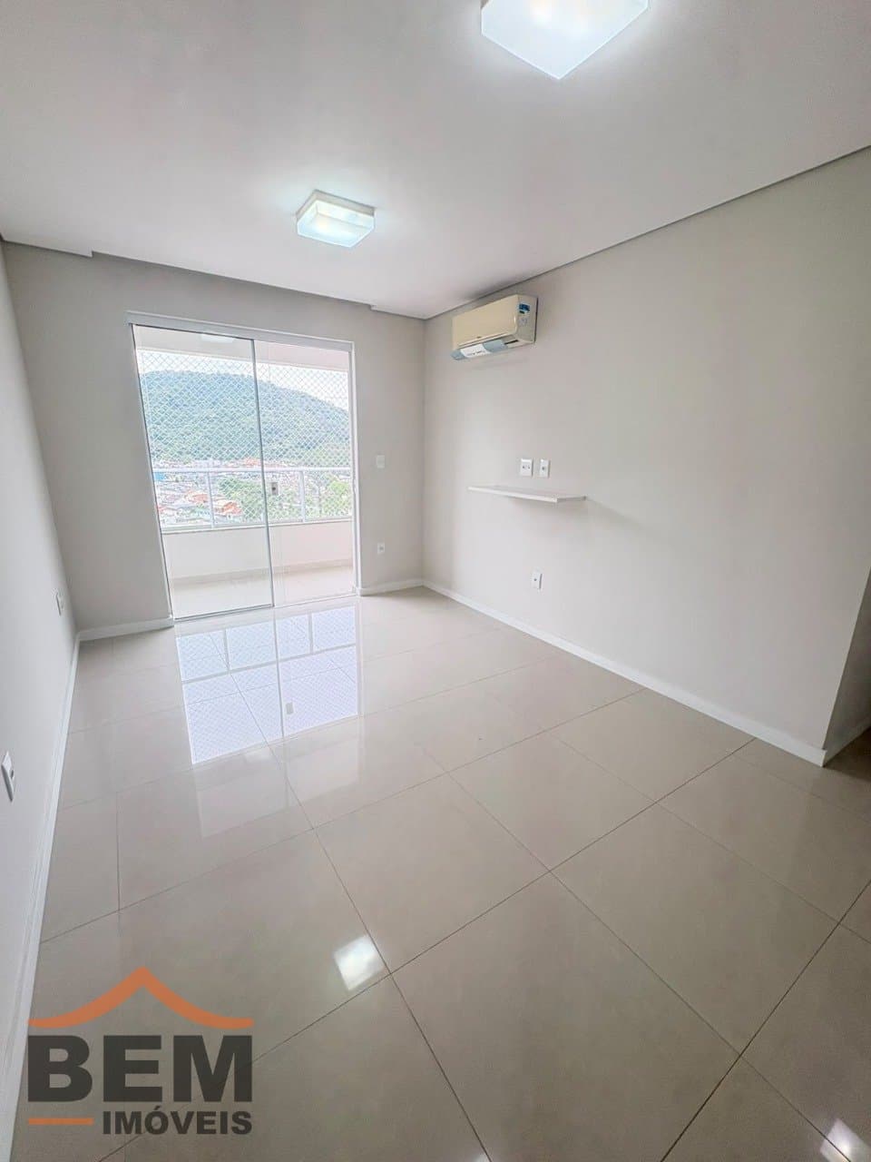 Apartamento para Locação com 2 quartos e 85m² no bairro Fazenda, em Itajaí - SC