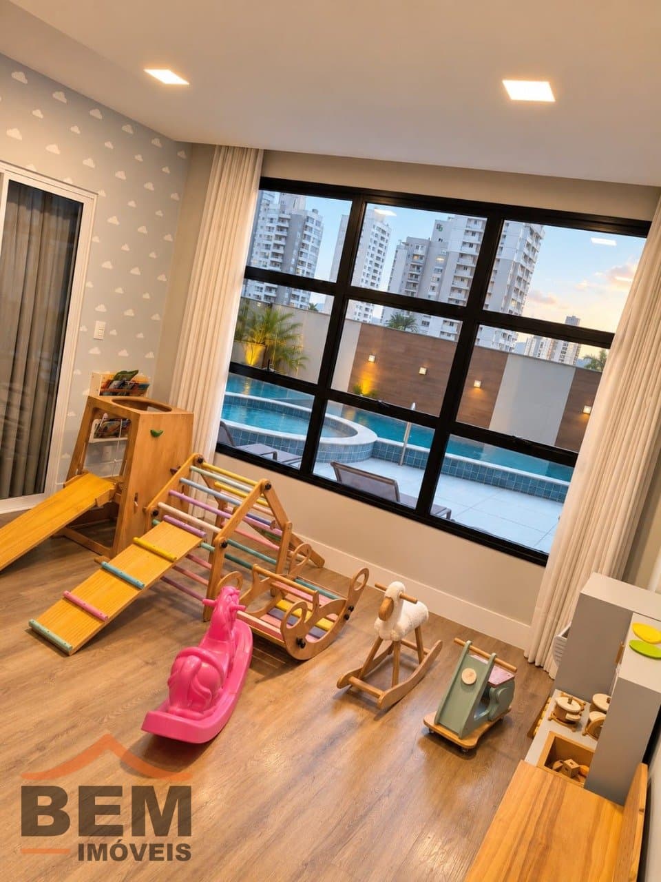 Apartamento para venda no bairro Vila Operária, em Itajaí, com 85m² e 3 quartos.