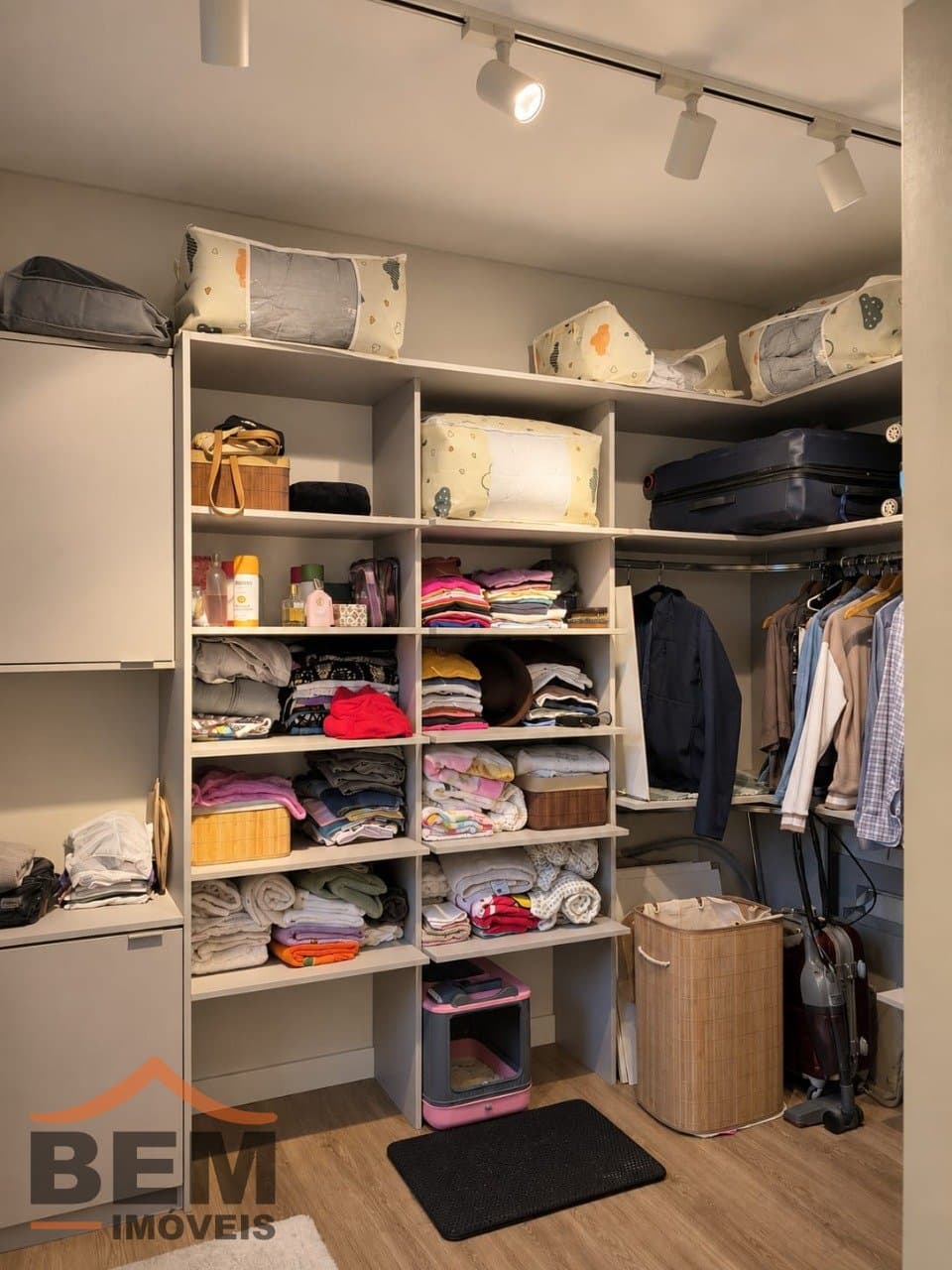 Apartamento para venda no bairro Vila Operária, em Itajaí, com 85m² e 3 quartos.