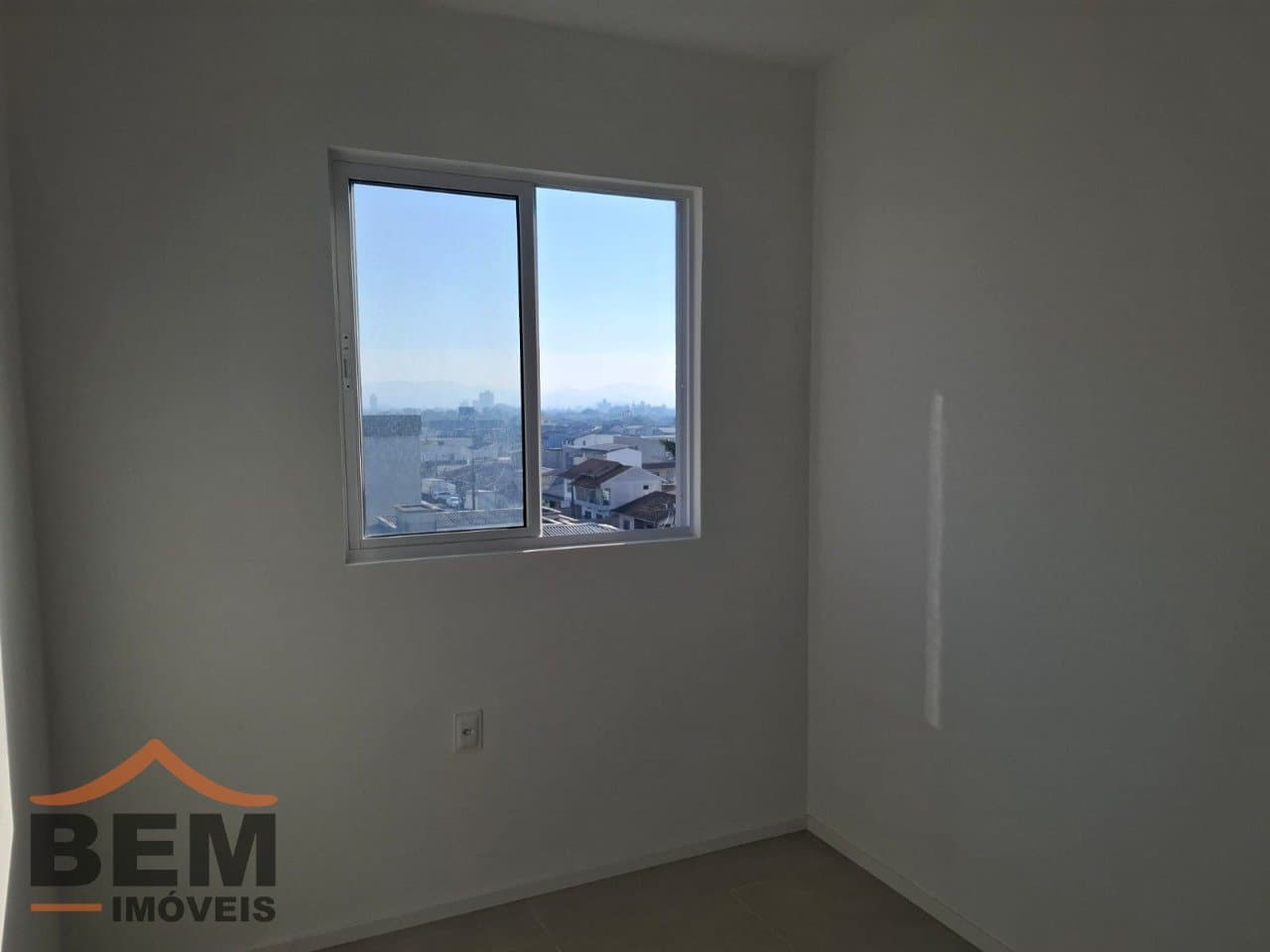 Apartamento para alugar com 2 quartos e 52 m² no bairro São Vicente, em Itajaí.
