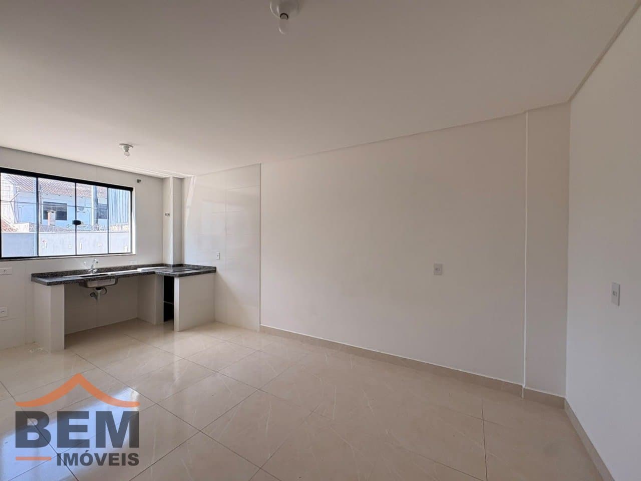 Kitnet para alugar com 1 quarto e 30 m² no bairro São Vicente, em Itajaí.