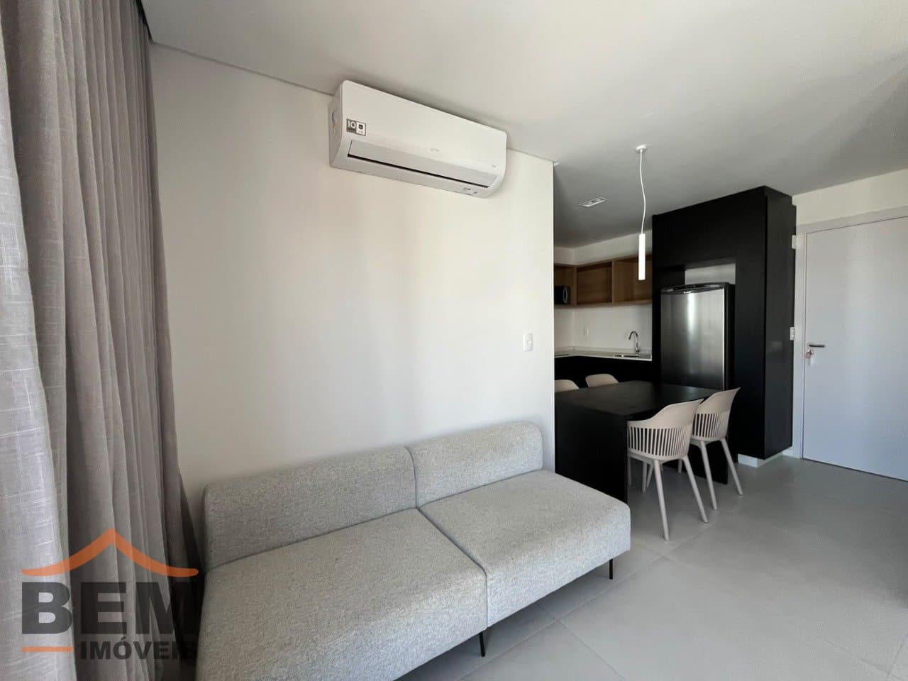 Apartamento para alugar com 1 quarto e 40 m² no bairro Centro, em Itajaí.