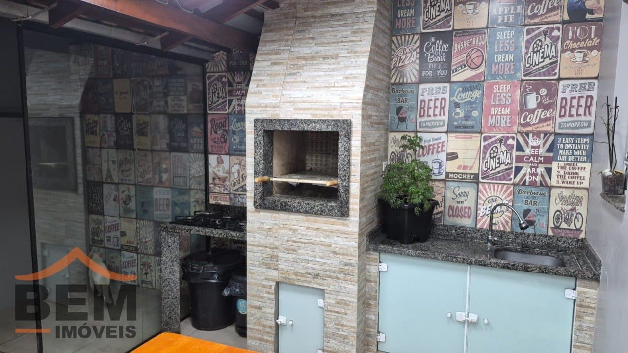 Sobrado  para venda no bairro Santa Regina, em Itajaí, com 102m² e 2 quartos.