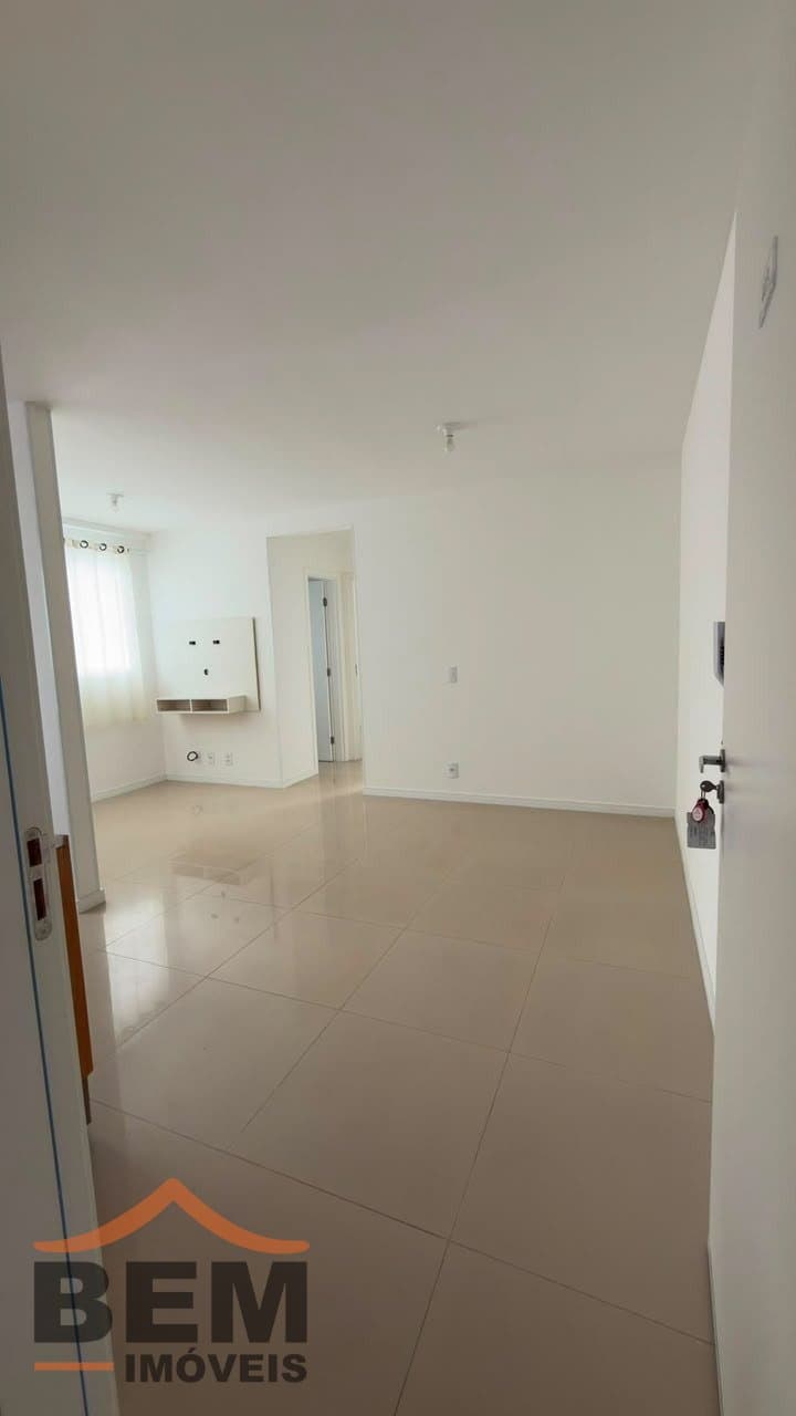 Apartamento para alugar com 2 quartos e 50 m² no bairro Carvalho, em Itajaí/SC.
