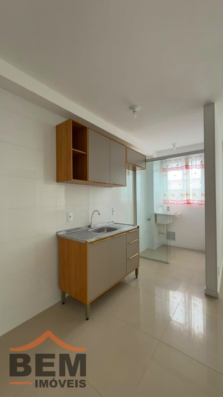 Apartamento para alugar com 2 quartos e 50 m² no bairro Carvalho, em Itajaí/SC.