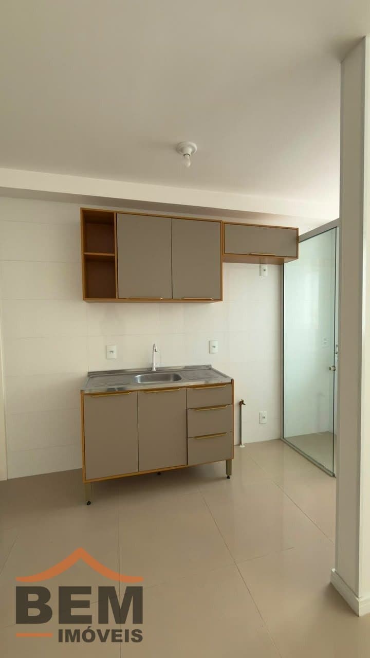 Apartamento para alugar com 2 quartos e 50 m² no bairro Carvalho, em Itajaí/SC.