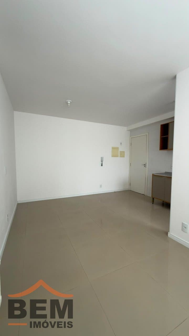 Apartamento para alugar com 2 quartos e 50 m² no bairro Carvalho, em Itajaí/SC.