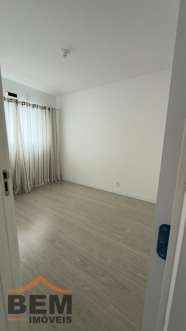 Apartamento para alugar com 2 quartos e 50 m² no bairro Carvalho, em Itajaí/SC.