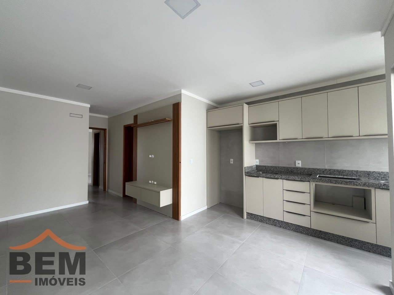Apartamento para alugar com 2 quartos e 60 m² no bairro São João, em Itajaí.