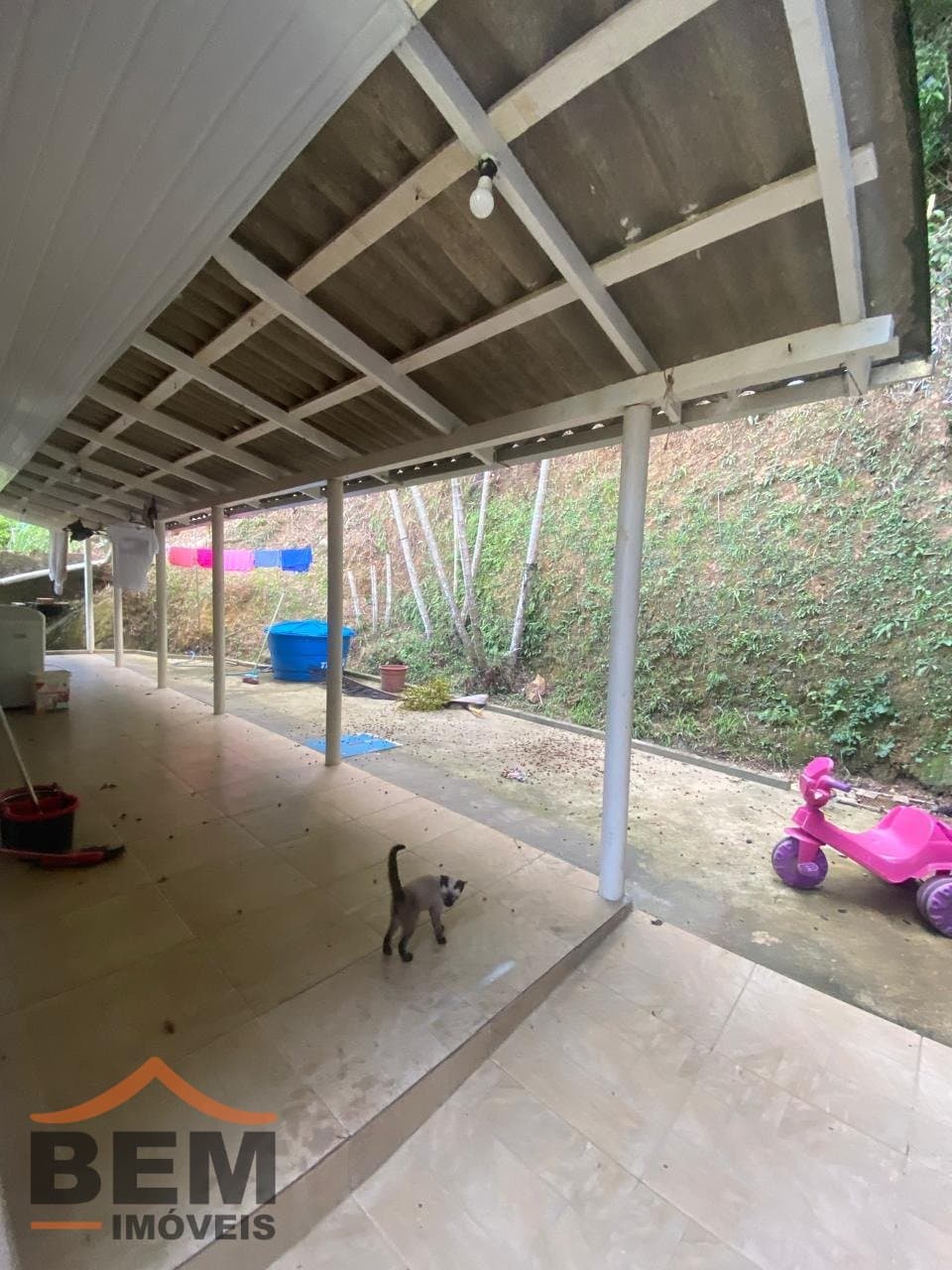 Casa com amplo terreno em frente, para venda no bairro fazenda em Itajaí, com 120m²  e 3 dormitórios