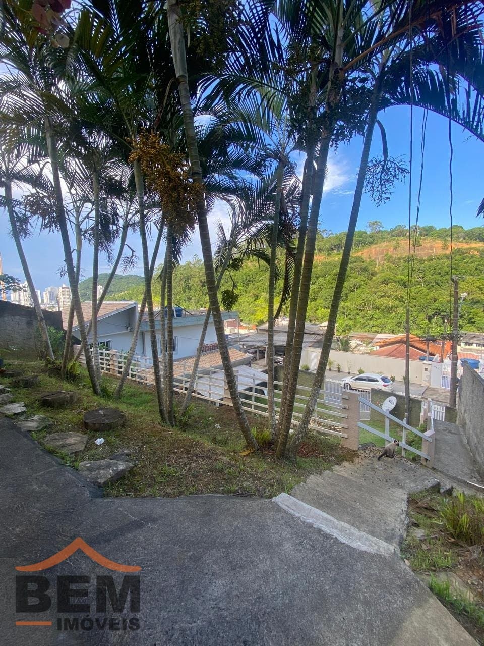 Casa com amplo terreno em frente, para venda no bairro fazenda em Itajaí, com 120m²  e 3 dormitórios