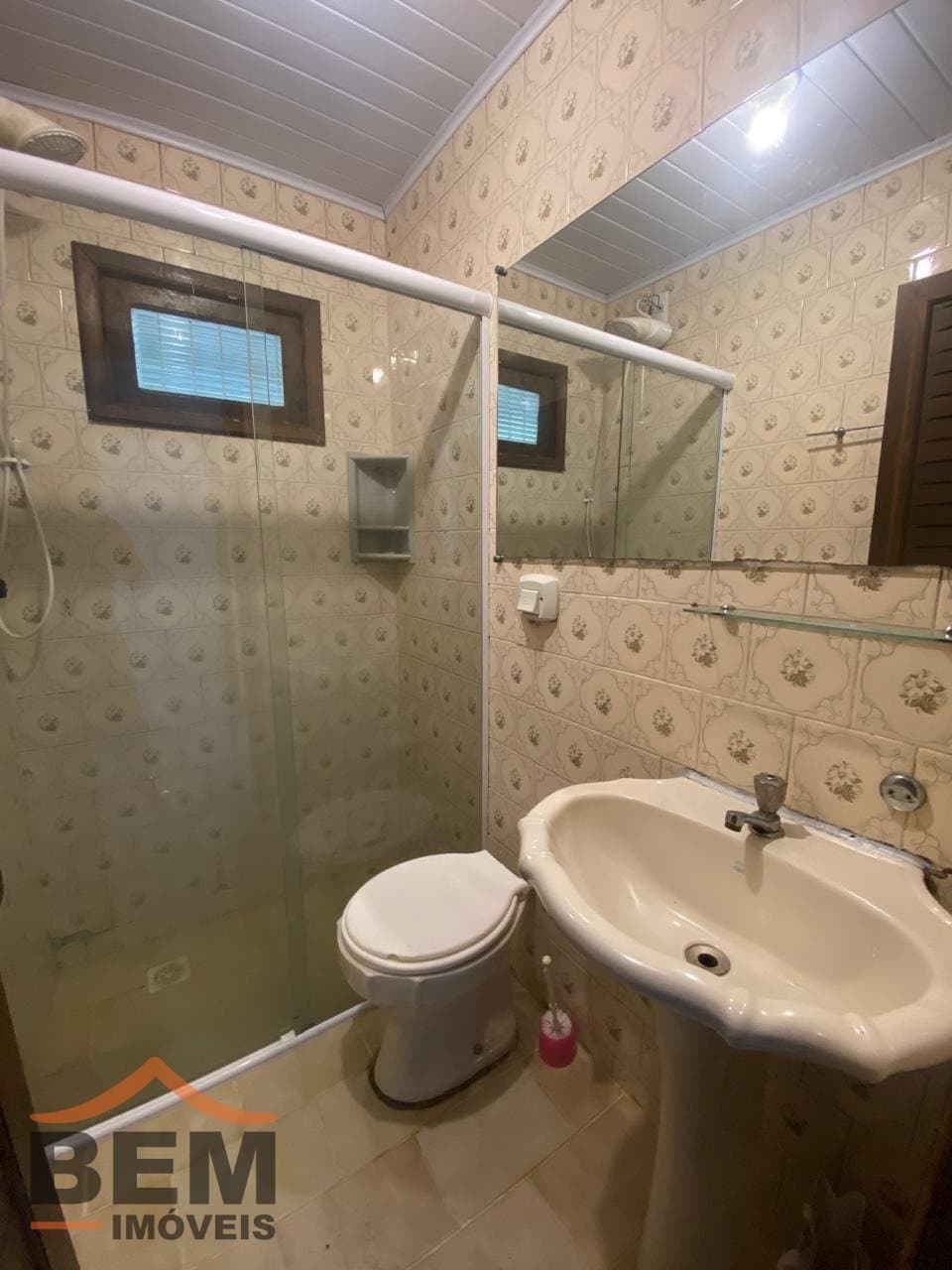 Casa com amplo terreno em frente, para venda no bairro fazenda em Itajaí, com 120m²  e 3 dormitórios