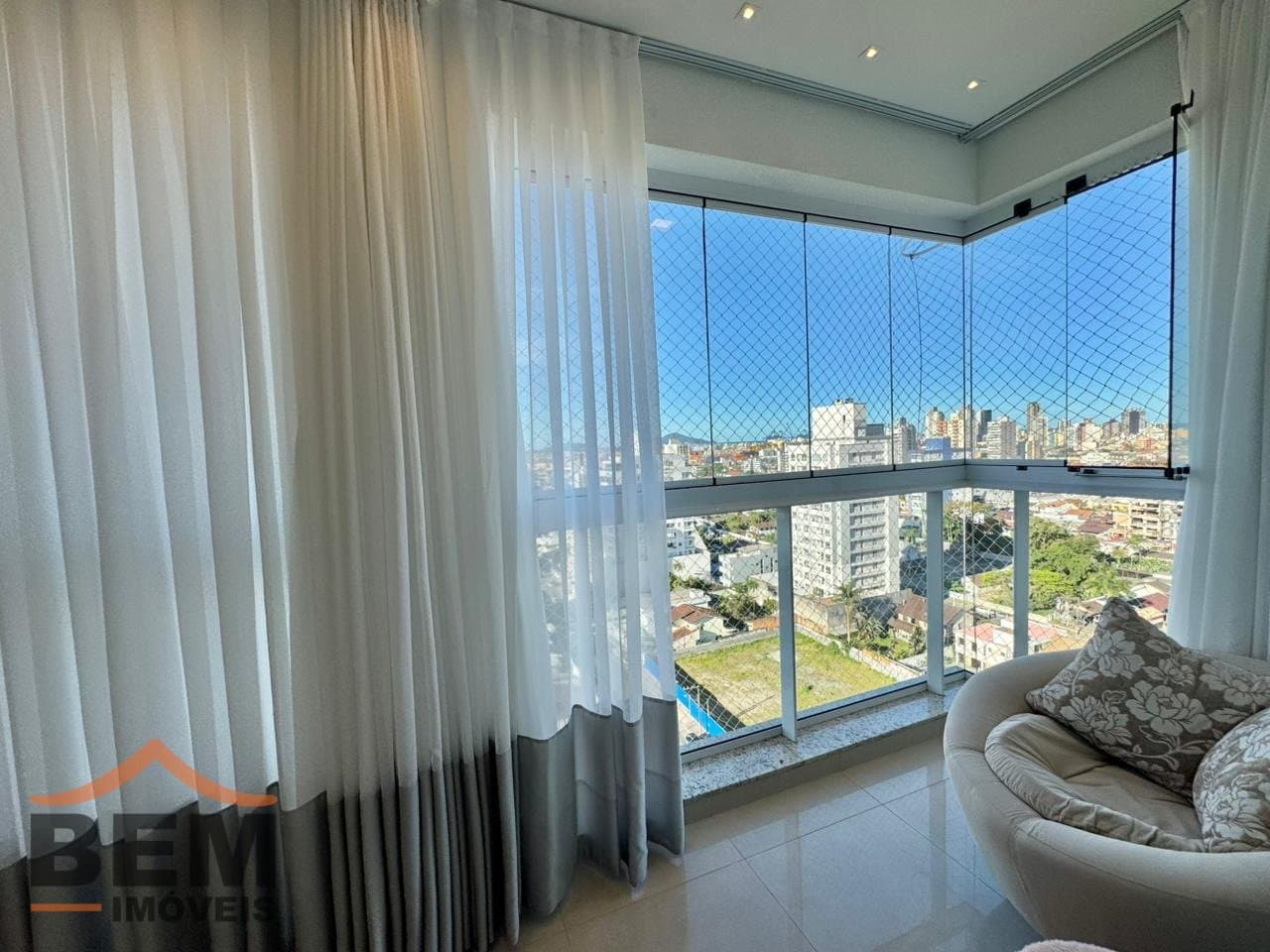 Apartamento para venda no bairro Vila Operária, em Itajaí, com 96 m² e 3 quartos