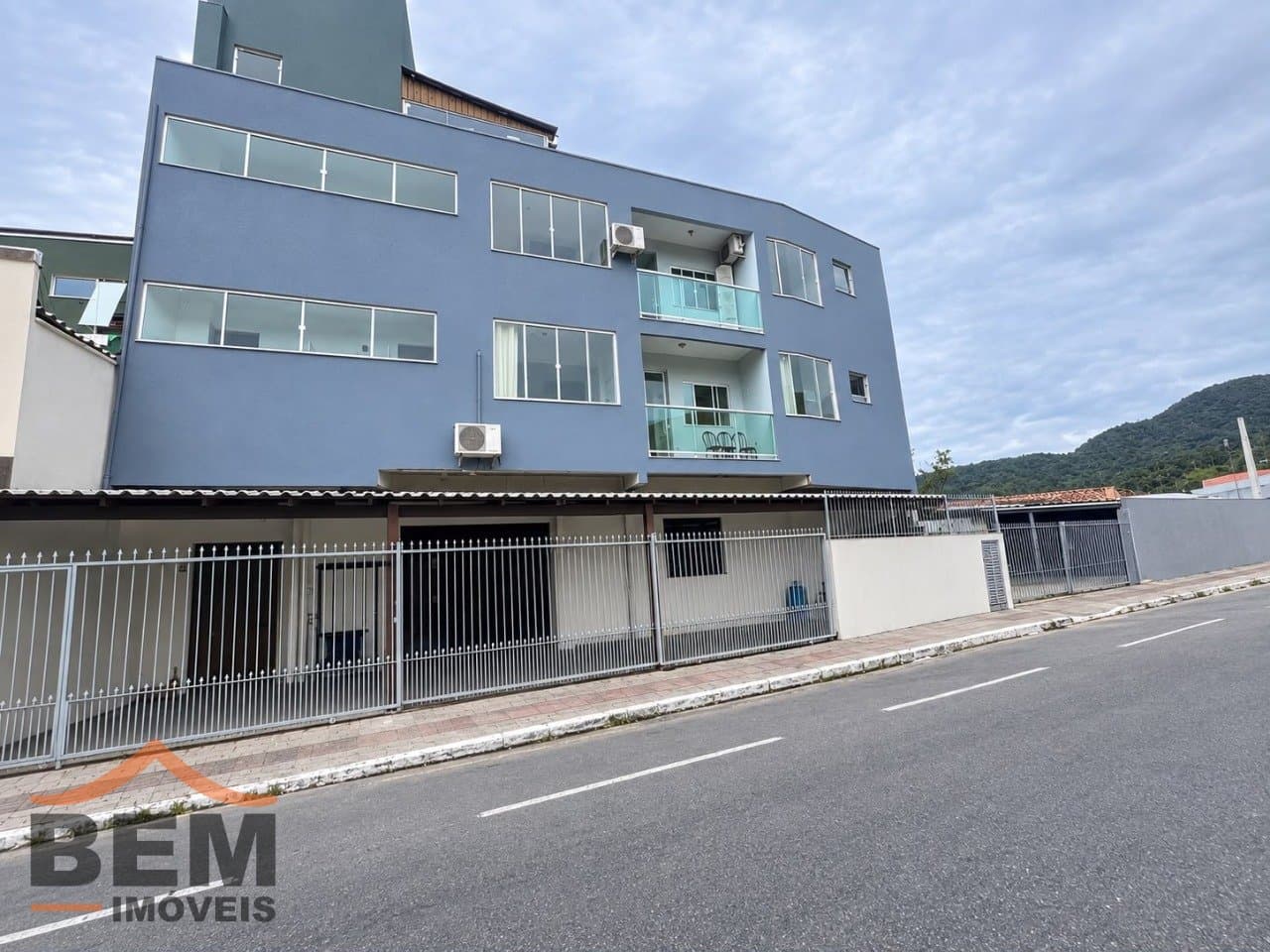 Apartamento para alugar com 2 quartos e 98 m² no bairro Dom Bosco, em Itajaí.