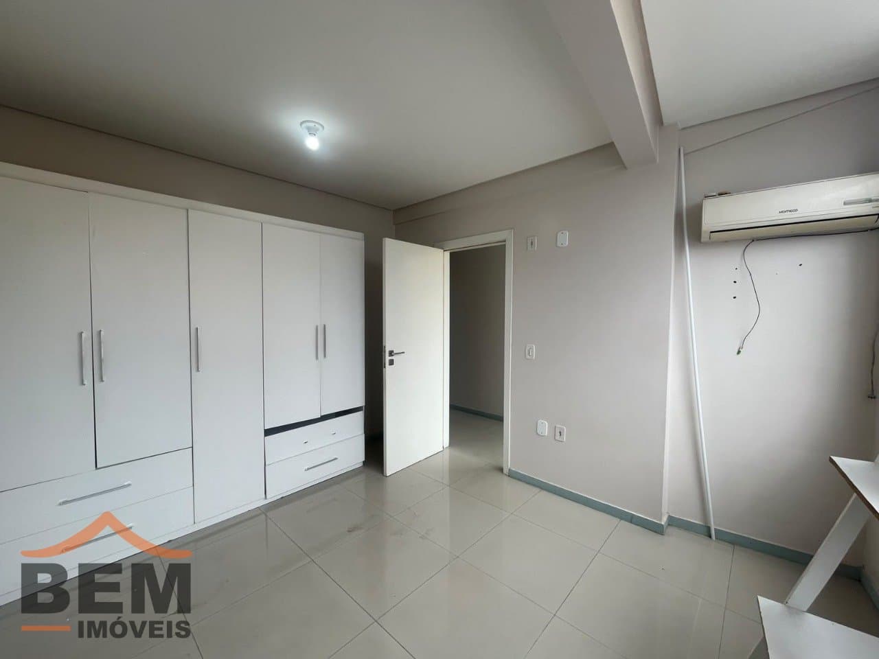 Apartamento para alugar com 2 quartos e 98 m² no bairro Dom Bosco, em Itajaí.
