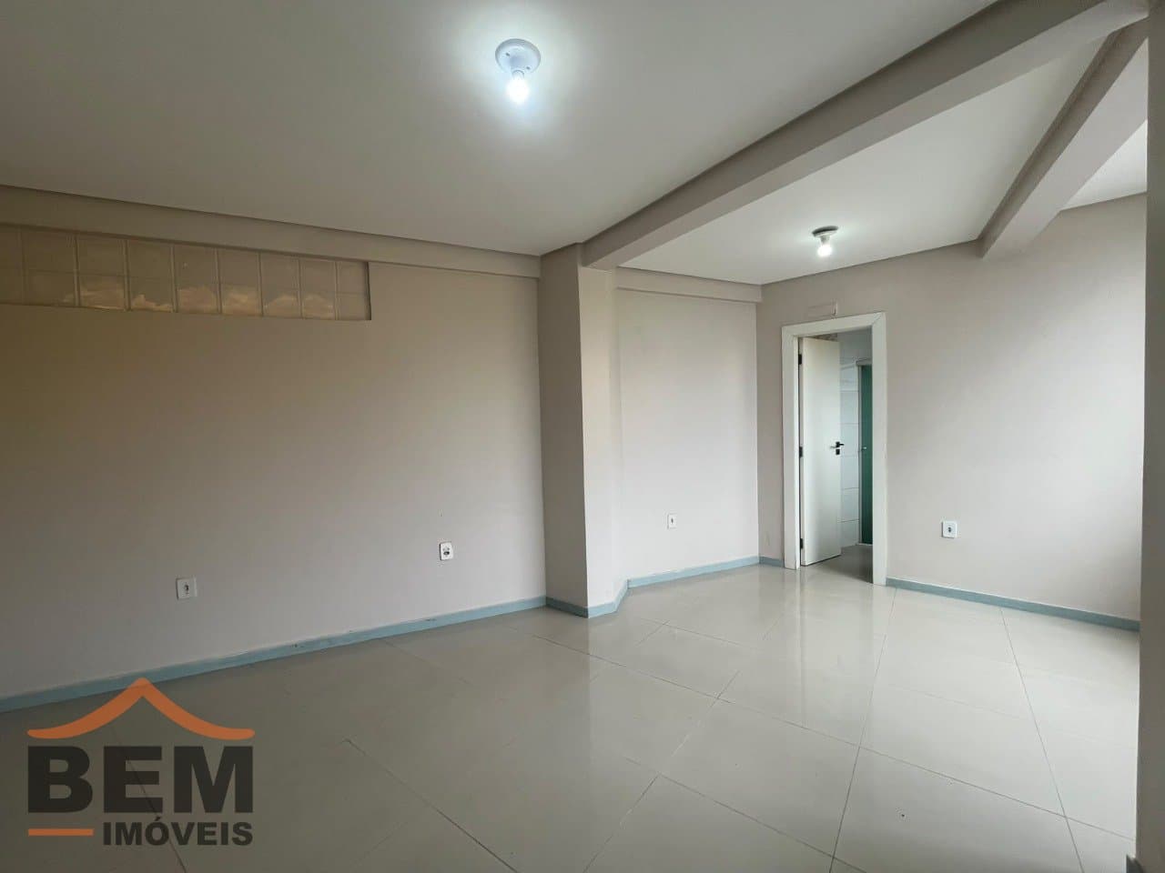 Apartamento para alugar com 2 quartos e 98 m² no bairro Dom Bosco, em Itajaí.