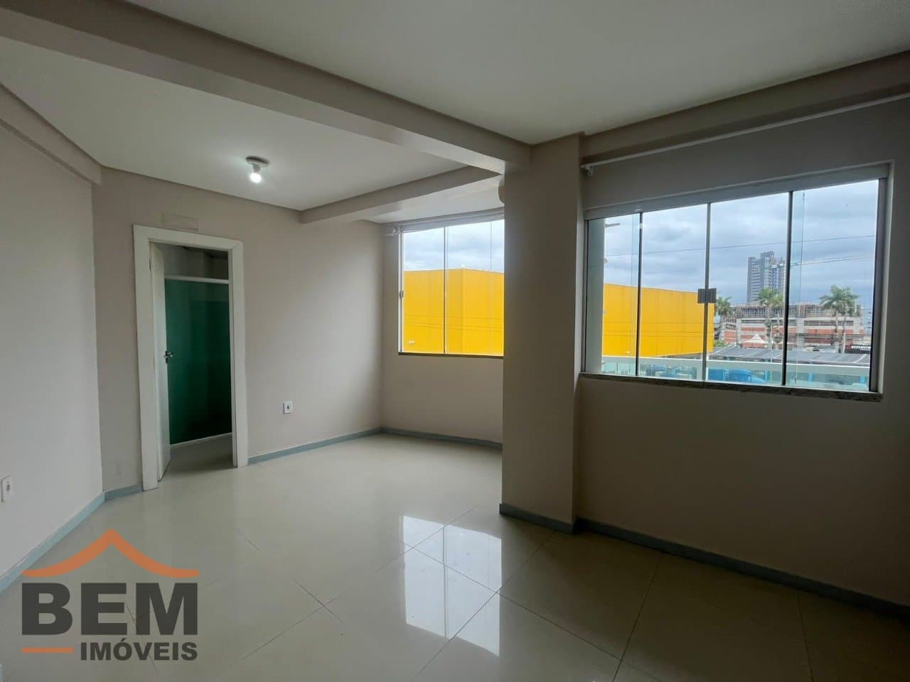 Apartamento para alugar com 2 quartos e 98 m² no bairro Dom Bosco, em Itajaí.